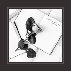 18少爷KTV被Gay囗互
